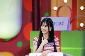 求找视频：一个靓女正在深夜陌头讲粤语情话